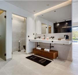 5 bedroom luxury seaside villa with indoor & outdoor pool, near Acharavi, sleeps 10